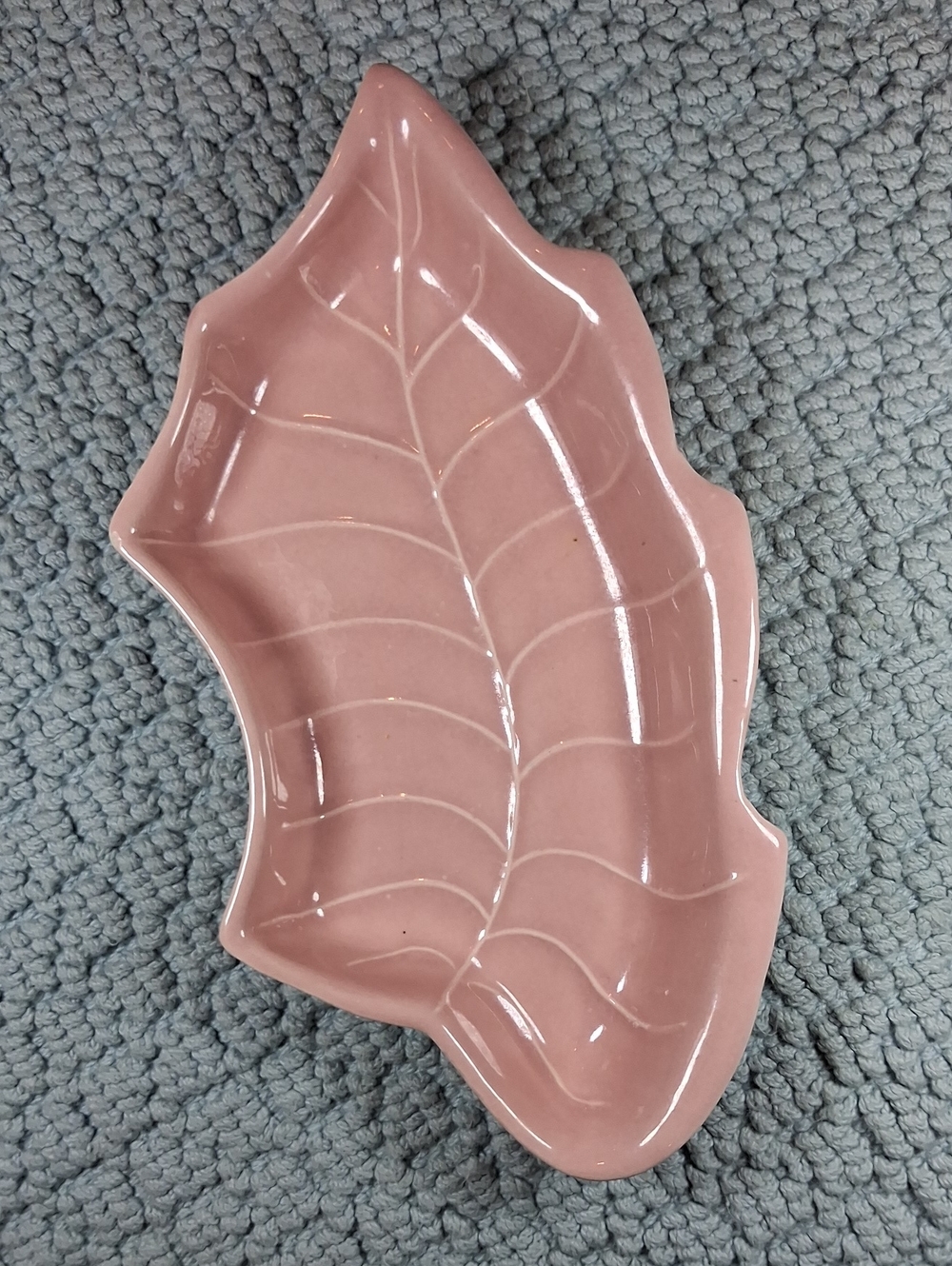 Vintage Pink Leaf-Shaped Ceramic Dish